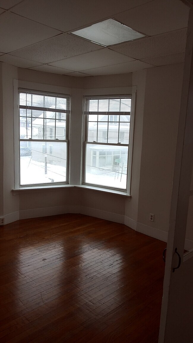 Building Photo - 448 Hawley Ave