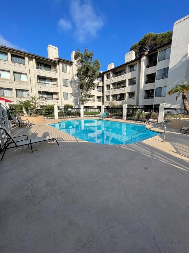 Building Photo - 5765 Friars Rd