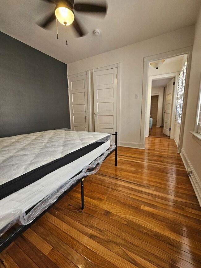 Building Photo - Cap Hill Beautiful 2 Bed Charming and Light Filled condo in the Blenheim