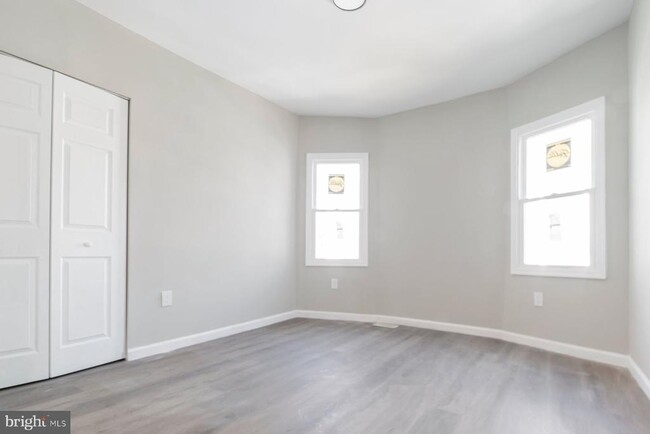 Building Photo - 3026 W Garrison Ave