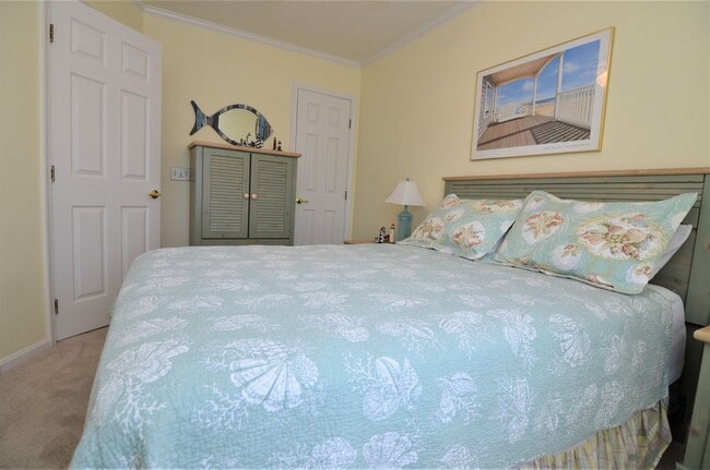 Building Photo - 3 BR, 2.5 BA Versailles Townhouse - Pet Friendly, Bike to Beach