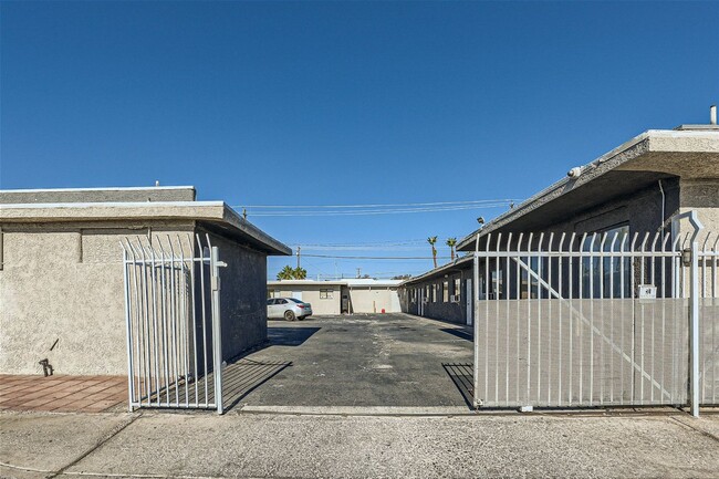 Building Photo - Studio Near Downtown Las Vegas