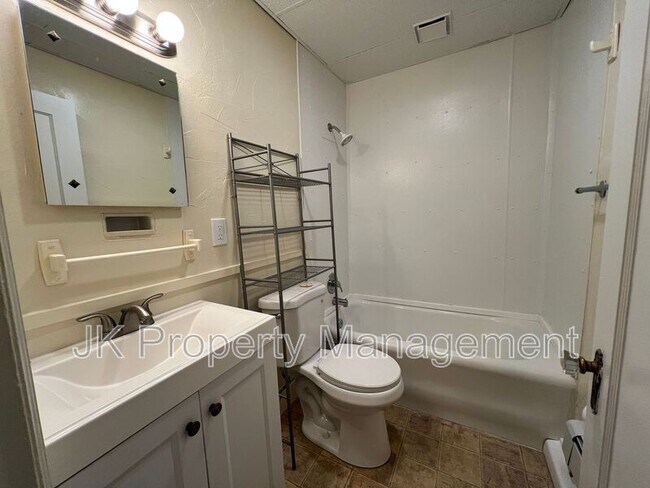 Building Photo - 20 18th St S