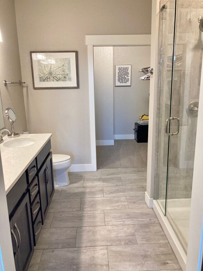 Building Photo - Spacious 3-Bed, 2-Bath Condo in the Desirable Rigden Farm Area