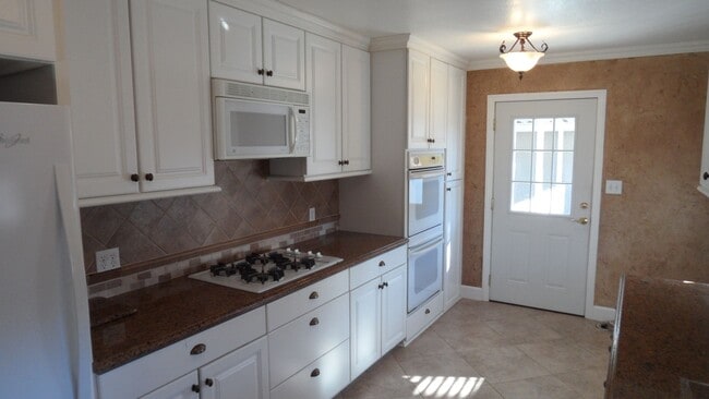 Building Photo - Old Towne Orange, Hardwood floors, Single Story House 3BR 2BA  2 car garage