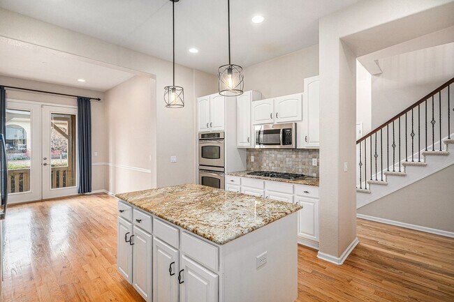 Building Photo - Spacious 4 bedroom 4 bathroom home in the heart of Lone Tree!