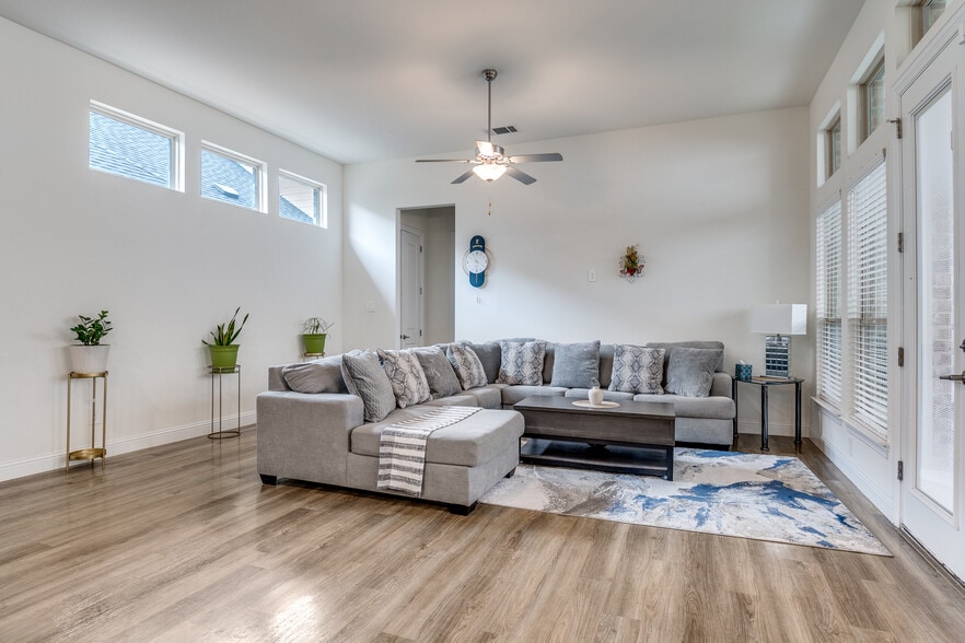 Building Photo - 1521 Buckeye Trl