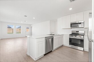 Building Photo - 28714 Bottom Grass Trl