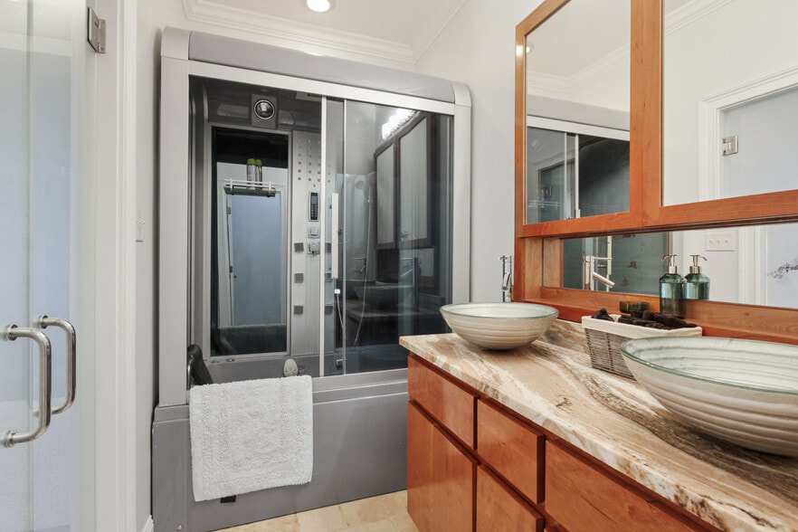 Building Photo - 102 W 36th St