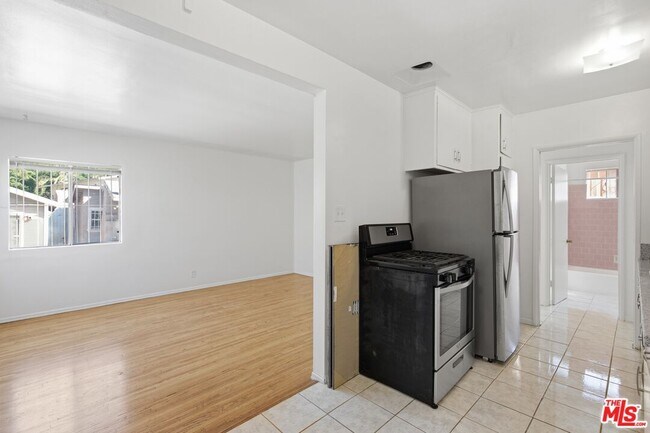 Building Photo - 2544 Thurman Ave.