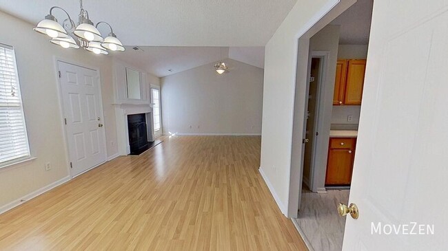 Building Photo - 903 Balfoure Dr