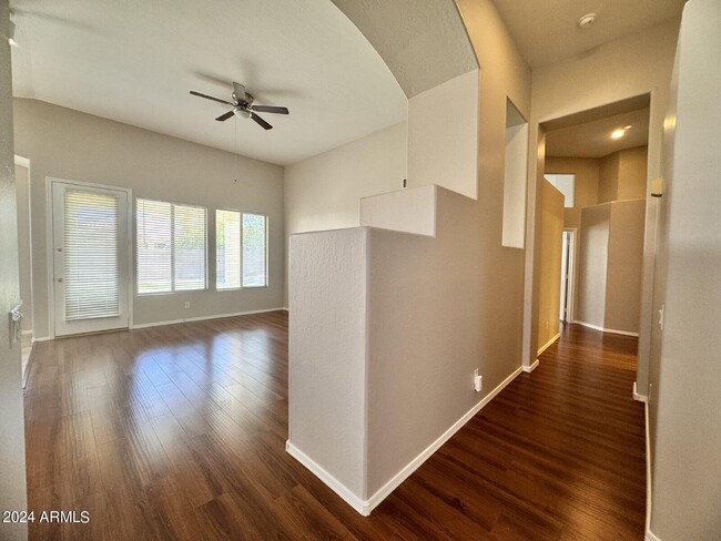 Building Photo - 1795 W Canary Way