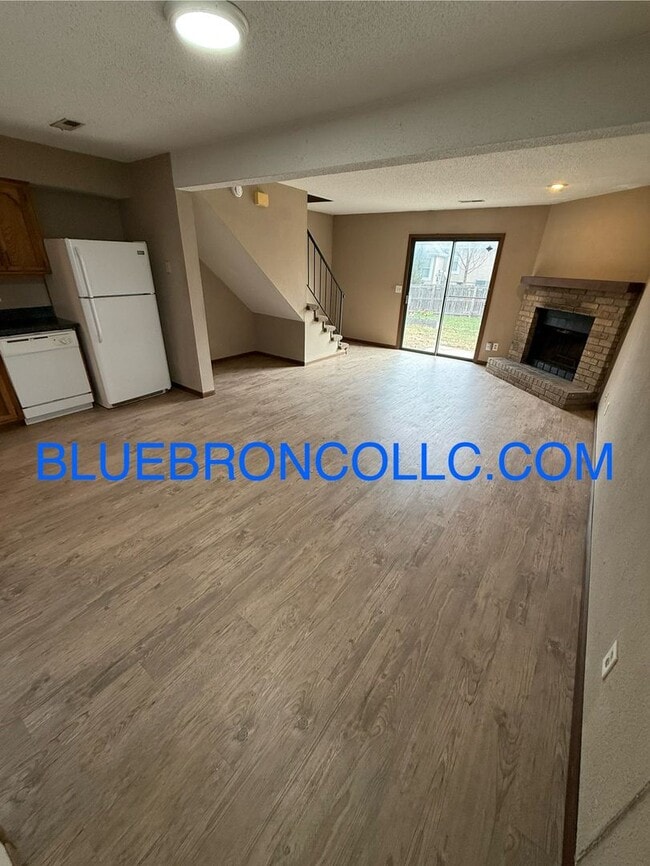 Building Photo - New vinyl plank flooring and updated finis...