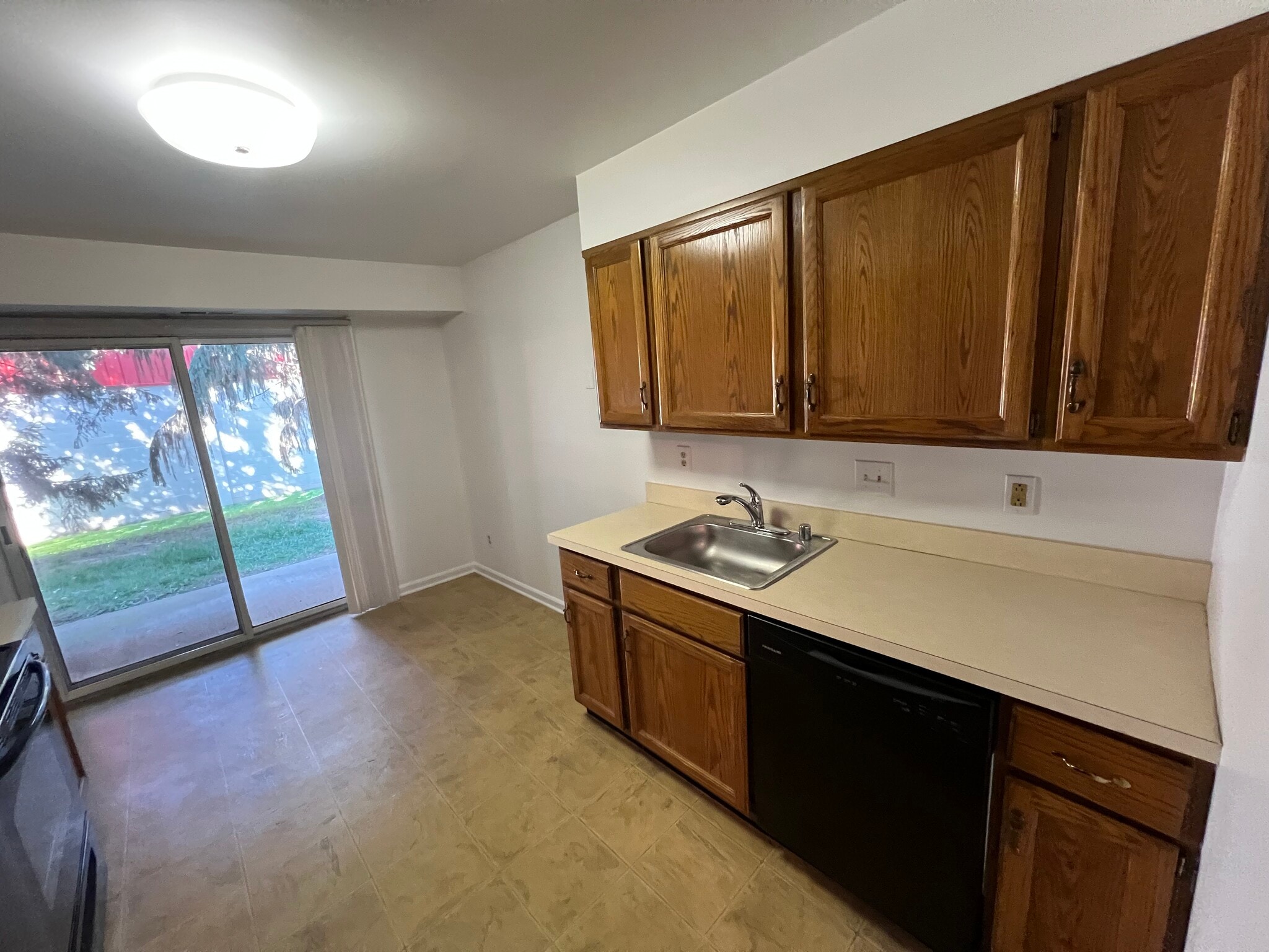 Building Photo - 500 Chapel Ct