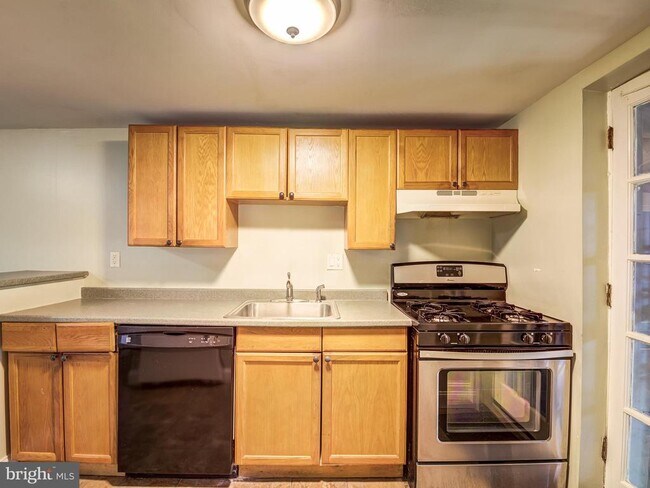 Building Photo - 4008 Illinois Ave NW