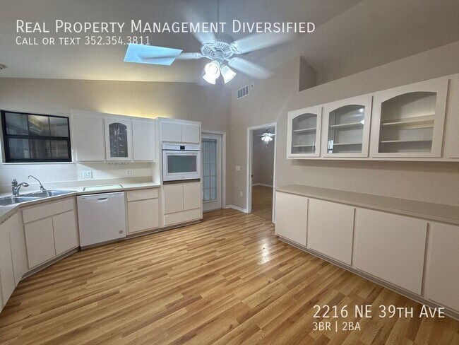 Building Photo - 2216 NE 39th Ave