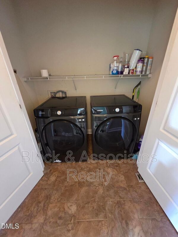 Building Photo - 143 Rawhide Dr