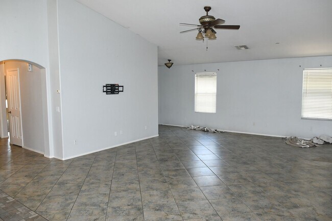 Building Photo - 13950 W Maui Ln