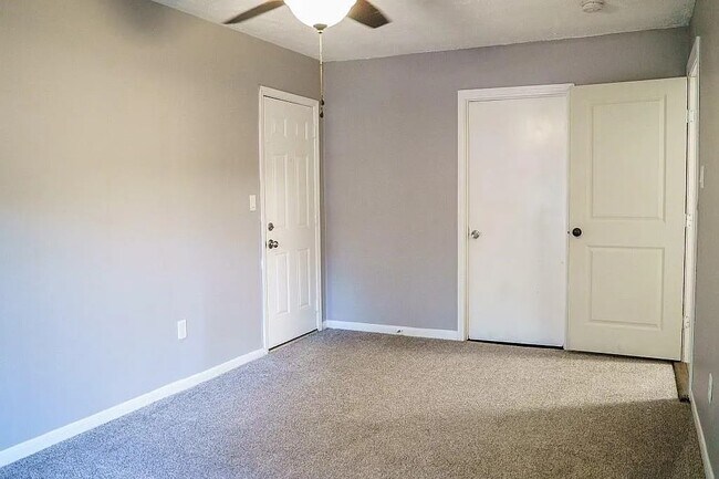Building Photo - 5211 Myrtlewood St