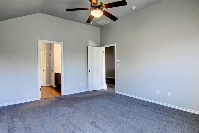 Building Photo - 3021 Cantabria St