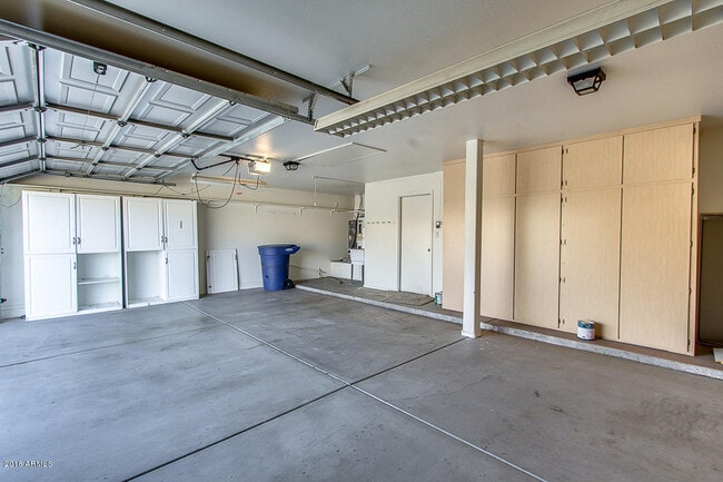 Building Photo - 5951 W Park Ave