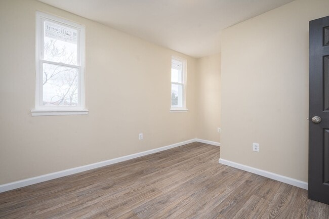 Building Photo - Beautifully renovated single family home