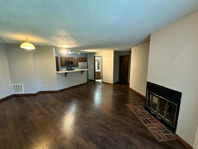 Building Photo - 102 Park De Ville Pl