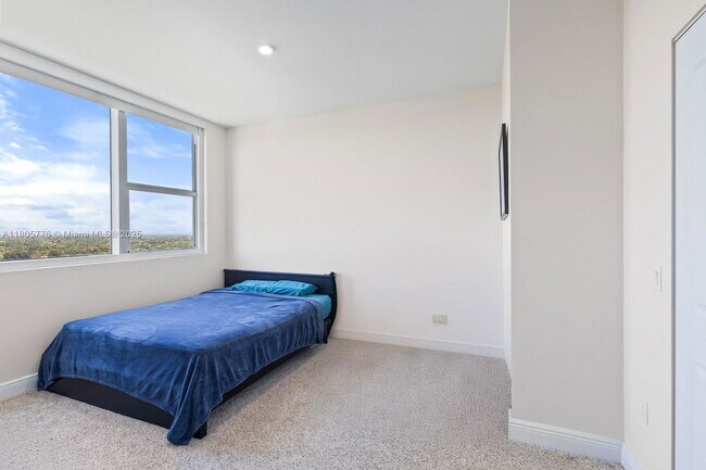 Building Photo - 2641 N Flamingo Rd