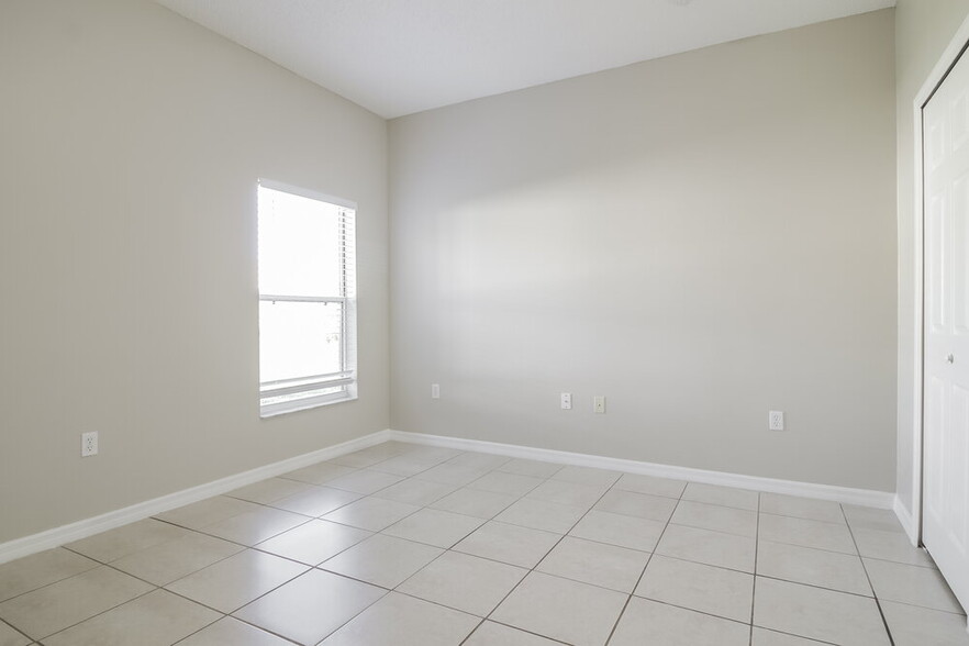 Building Photo - 562 Bristol Cir