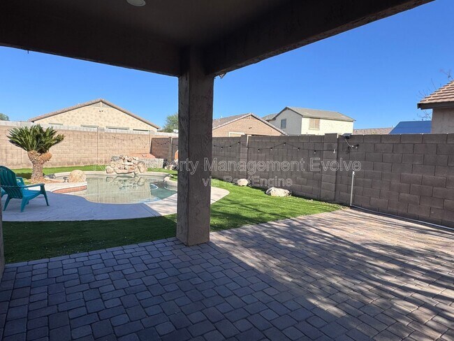 Building Photo - 5814 W Alice Ave