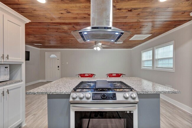 Primary Photo - 618 Harvard St