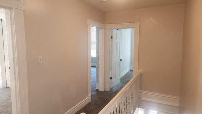 Building Photo - "Cozy 2-Bedroom Duplex in the Heart of St....