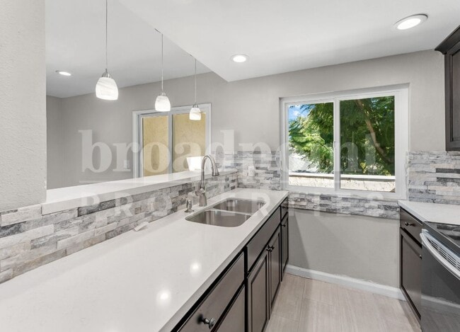 Building Photo - 2512 Wanek Rd