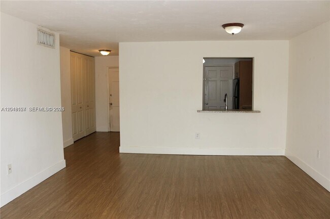 Building Photo - 9611 SW 77th Ave