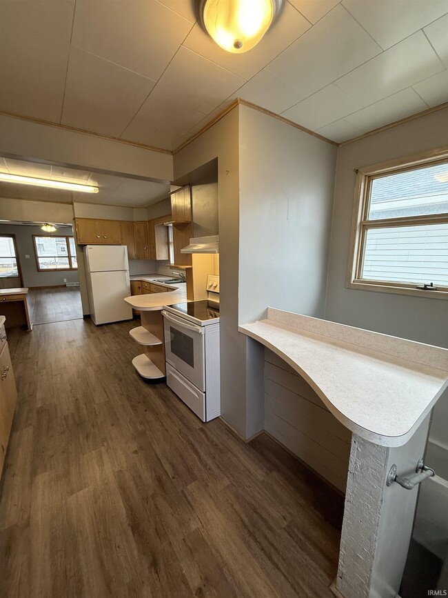 Building Photo - 1333 Hart St