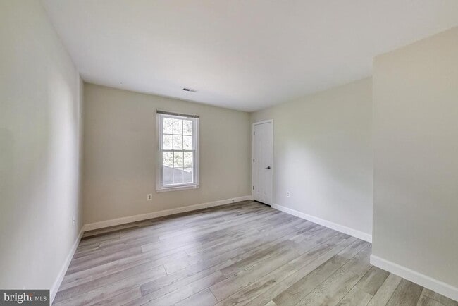 Building Photo - 12004 Montrose Village Terrace