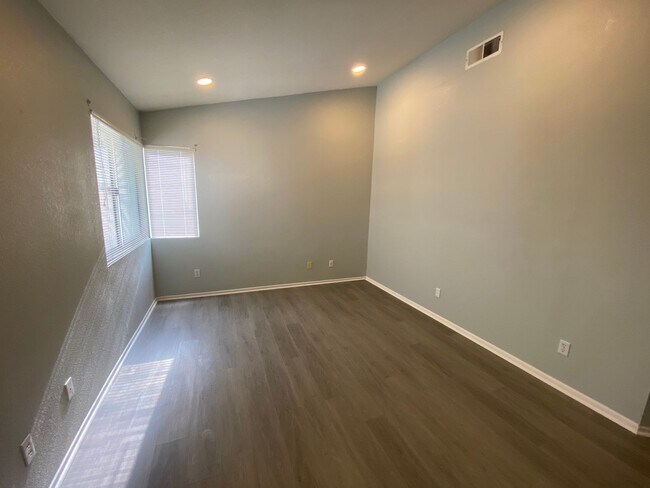 Building Photo - West Lancaster4 bedroom + bonus room