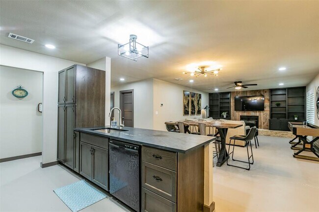 Building Photo - 4613 Joseph St