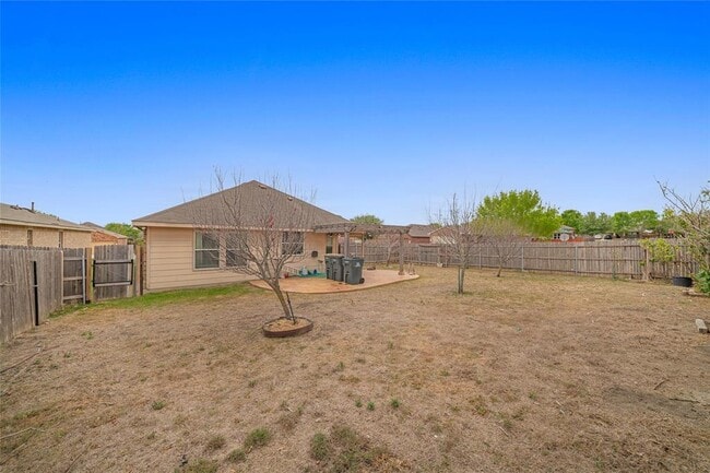 Building Photo - 111 Lynn Crest Bend