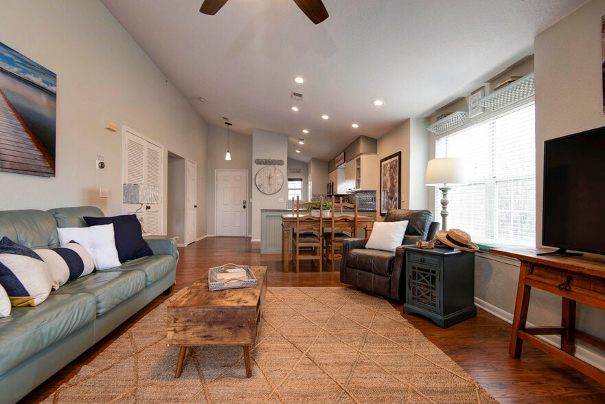 Building Photo - 175 W Rockford Dr