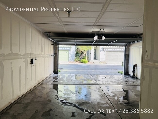 Building Photo - 14669 36th Ave NE