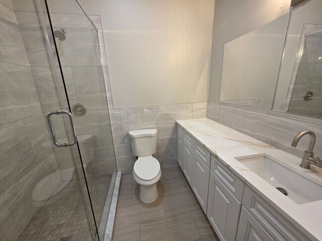 Building Photo - 1611 Simpson St