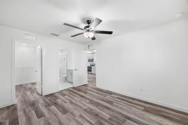 Building Photo - 3182 Oleander Ave