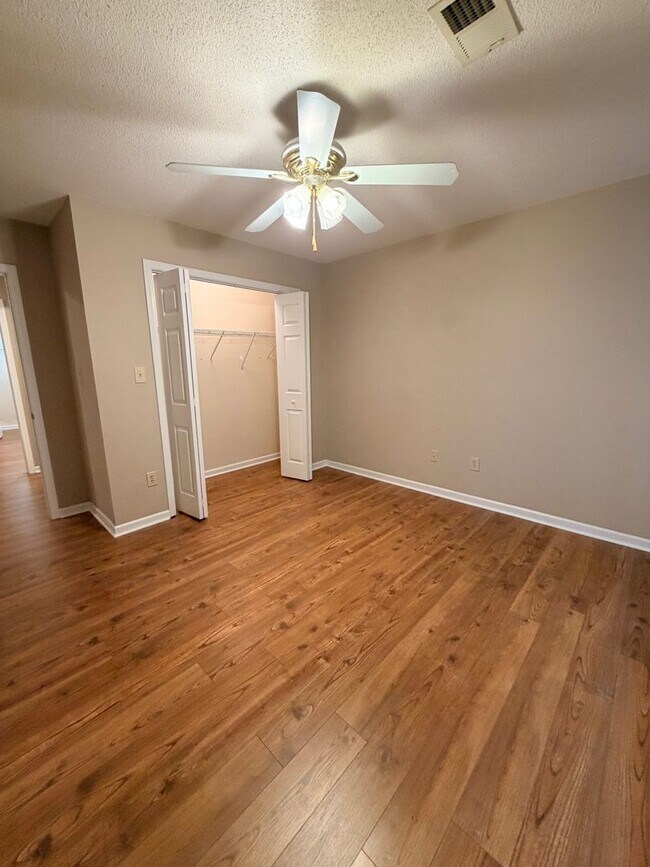 Building Photo - 121 Timberwood Rd