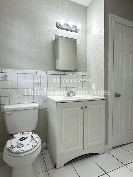 Building Photo - 562 W 49th St