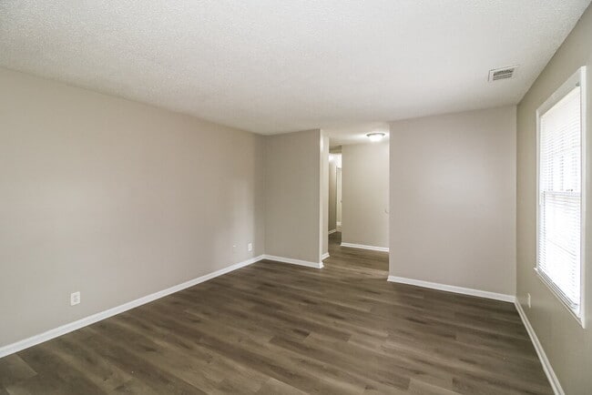 Building Photo - 20 Freeman Dr