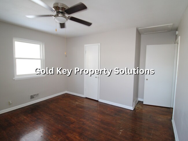 Building Photo - 2418-2418 1/2 Central Ave Anderson, IN 46016