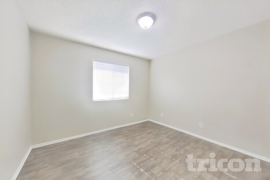 Building Photo - 7805 W Cora Ln