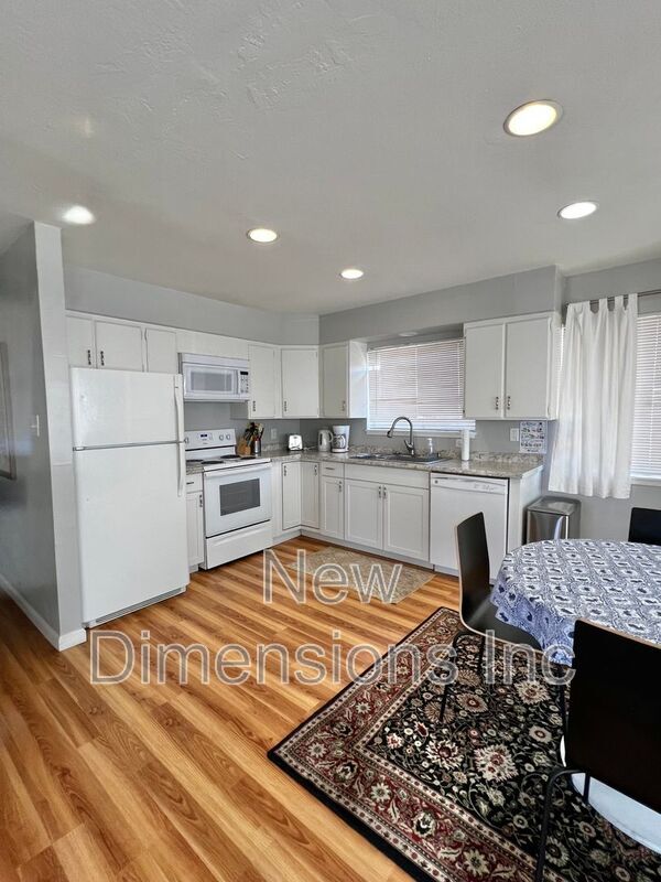 Building Photo - 561 Claremont St