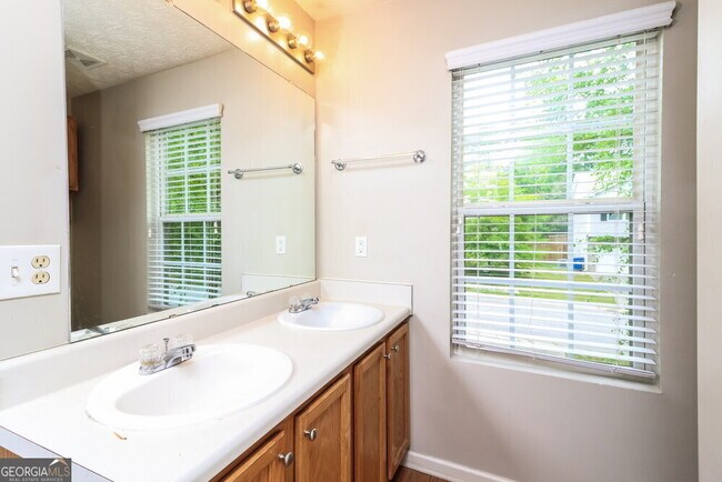 Building Photo - 222 Arbor Creek Dr